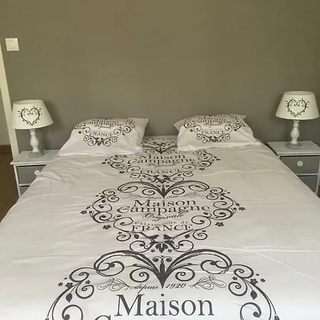 Casa de Férias La Maison D'helene Corny